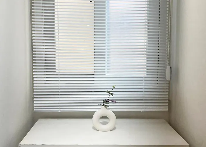 Villa 공덕역도보3분ㅣ최대6인ㅣ2룸ㅣ퀸침대3개ㅣ무료짐보관 *