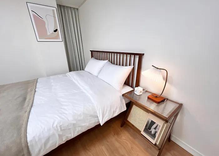 공덕역도보3분ㅣ최대6인ㅣ2룸ㅣ퀸침대3개ㅣ무료짐보관 Villa