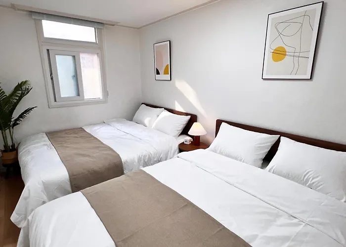 공덕역도보3분ㅣ최대6인ㅣ2룸ㅣ퀸침대3개ㅣ무료짐보관 Villa *