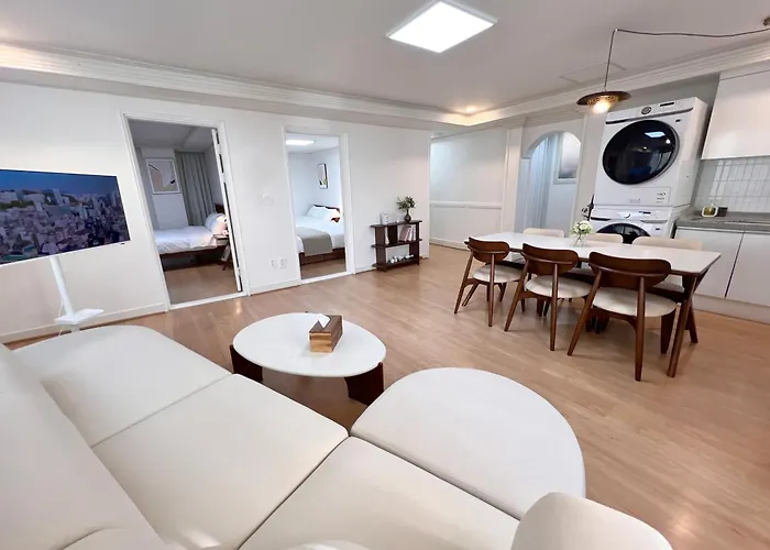 공덕역도보3분ㅣ최대6인ㅣ2룸ㅣ퀸침대3개ㅣ무료짐보관 Villa Seoul