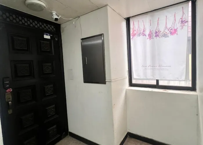 Villa 공덕역도보3분ㅣ최대6인ㅣ2룸ㅣ퀸침대3개ㅣ무료짐보관 *